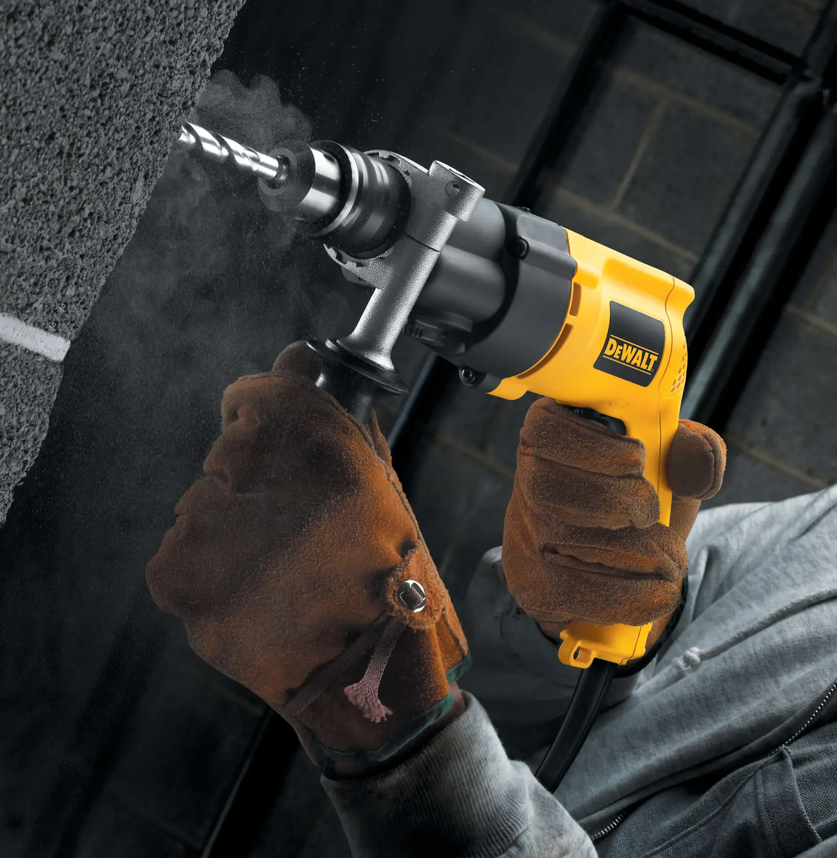 DEWALT® Taladro Percutor de 1/2" (13mm) con Cable de 800W y Velocidad Variable Reversible