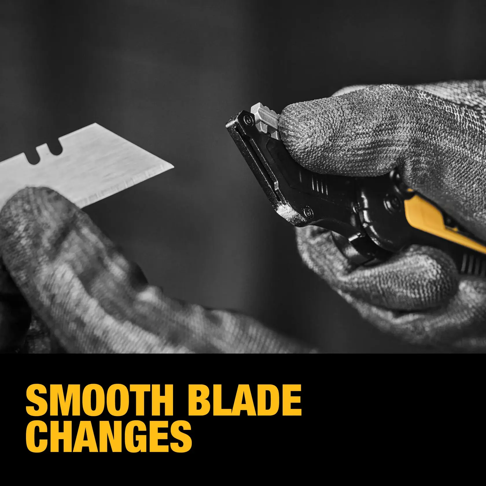 End user changing blade of DEWALT® DWHT10992 Utility Knife graphic