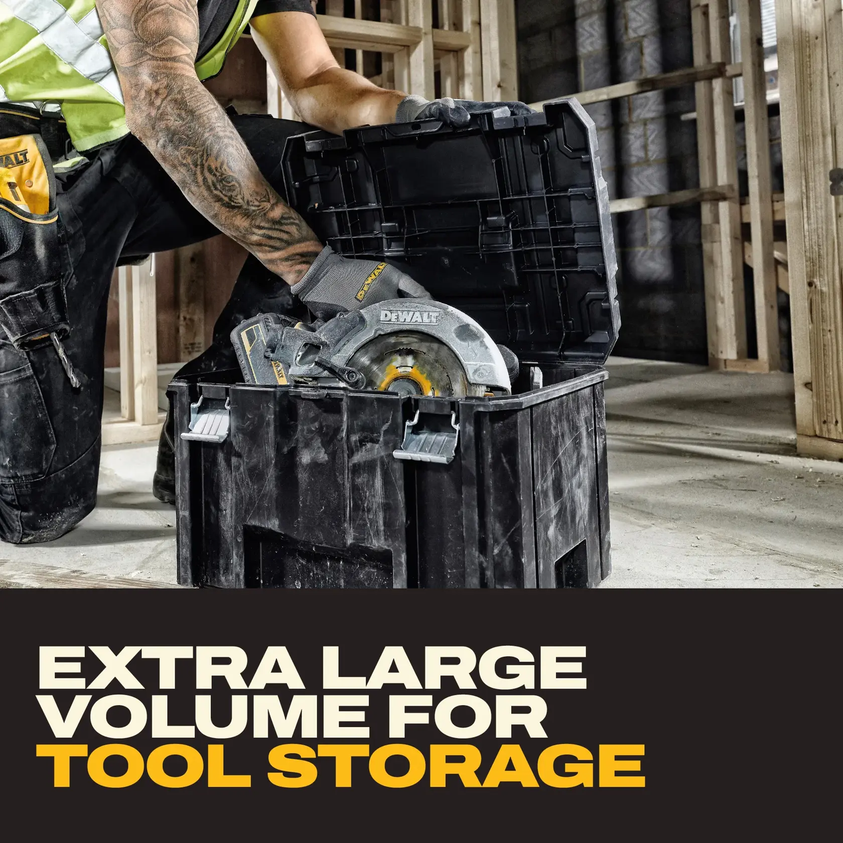 DWST17806: EXTRA LARGE VOLUME FOR TOOL STORAGE