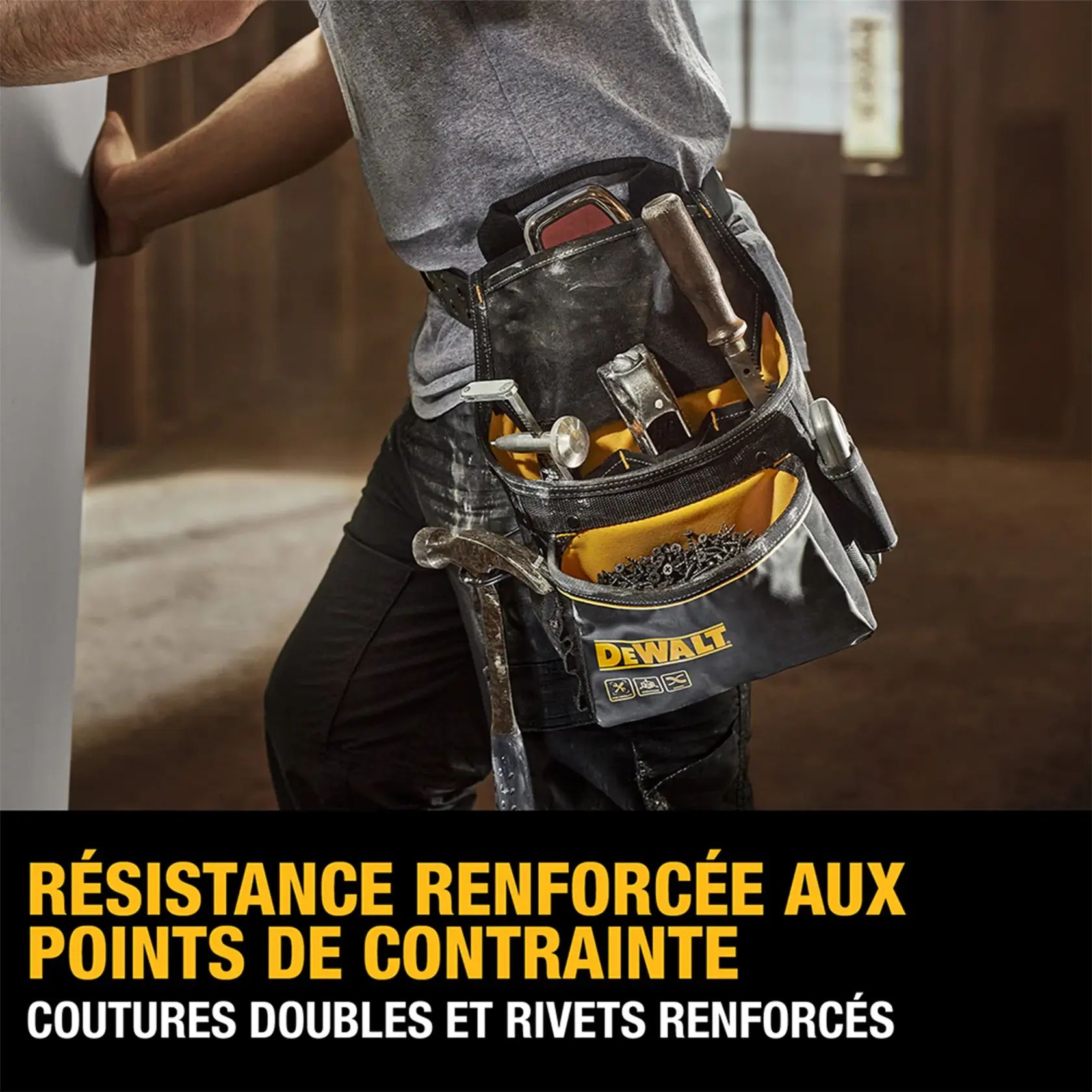 Image of man with DeWalt Single Pouch tool belt on belt