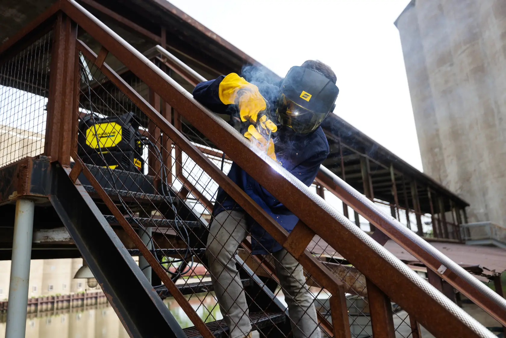 WELD ANYWHERE WITH ESAB RENEGADE VOLT - WELDING ON STAIRS