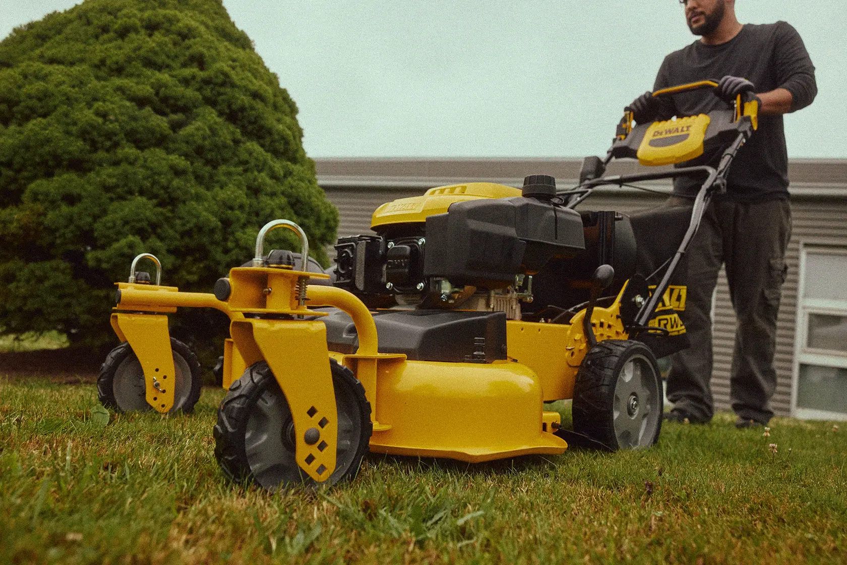 12ABW6RK039 Low view of mowing