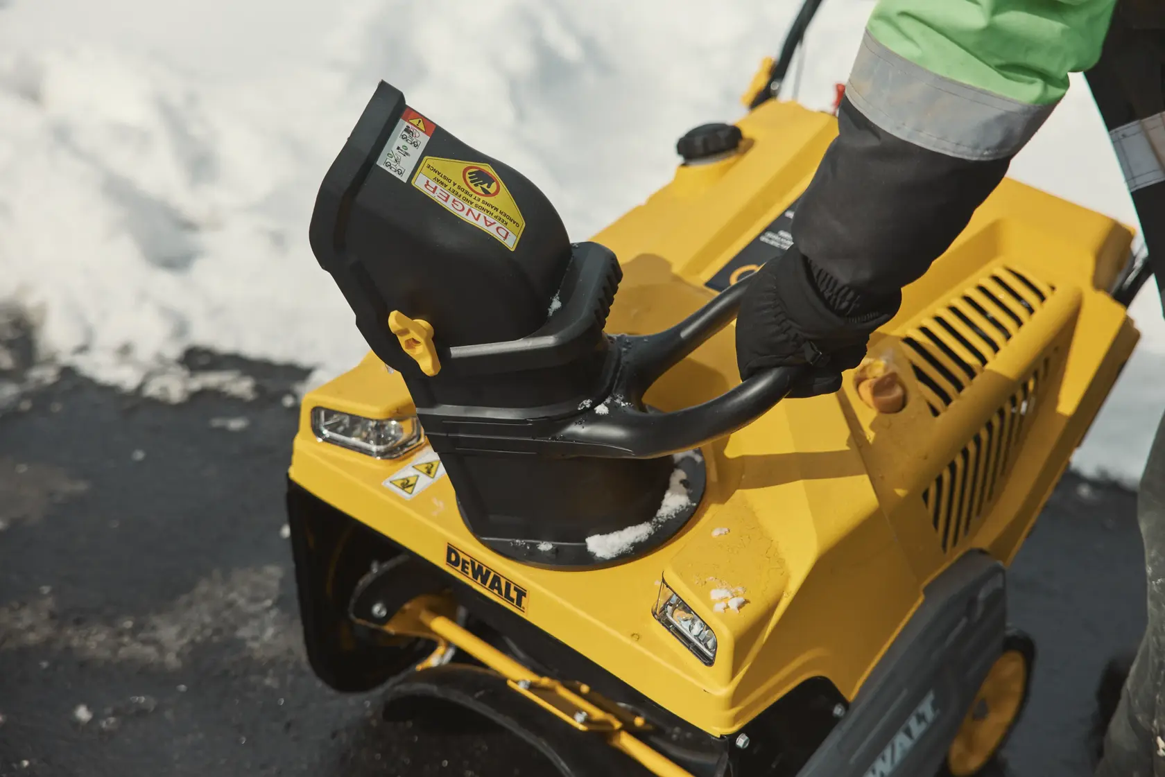 31PM2V6HA38 Front Angle