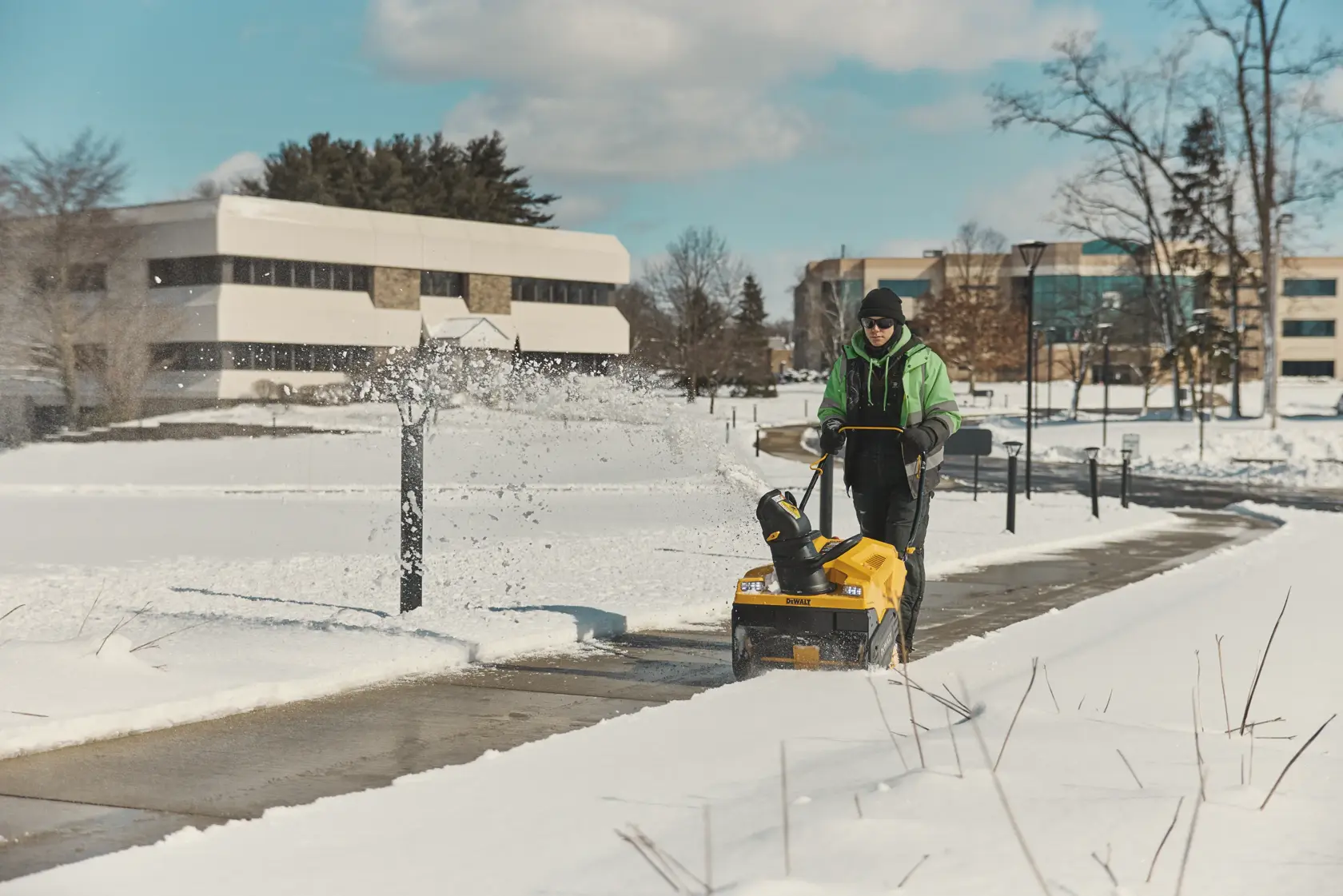 31PM2V6HA38 Behind Angle