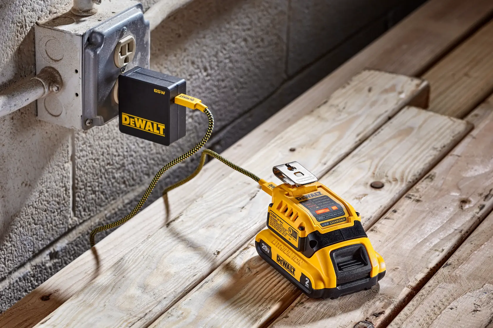 DEWALT® 20V MAX*/FLEXVOLT ® 5 Amp USB Charging Kit