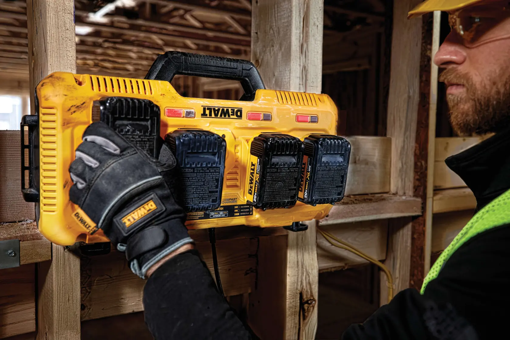 DEWALT® 12V/ 20V/ 60V MAX* Multiport Simultaneous Fast Charger
