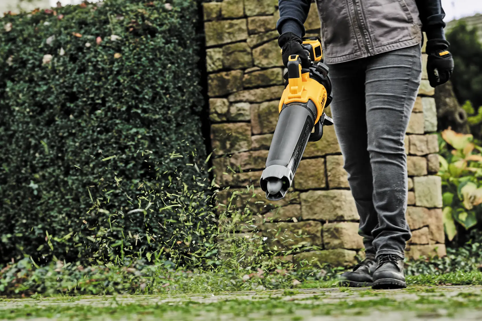 DEWALT® 20V MAX* XR® Brushless Cordless Handheld Blower Kit