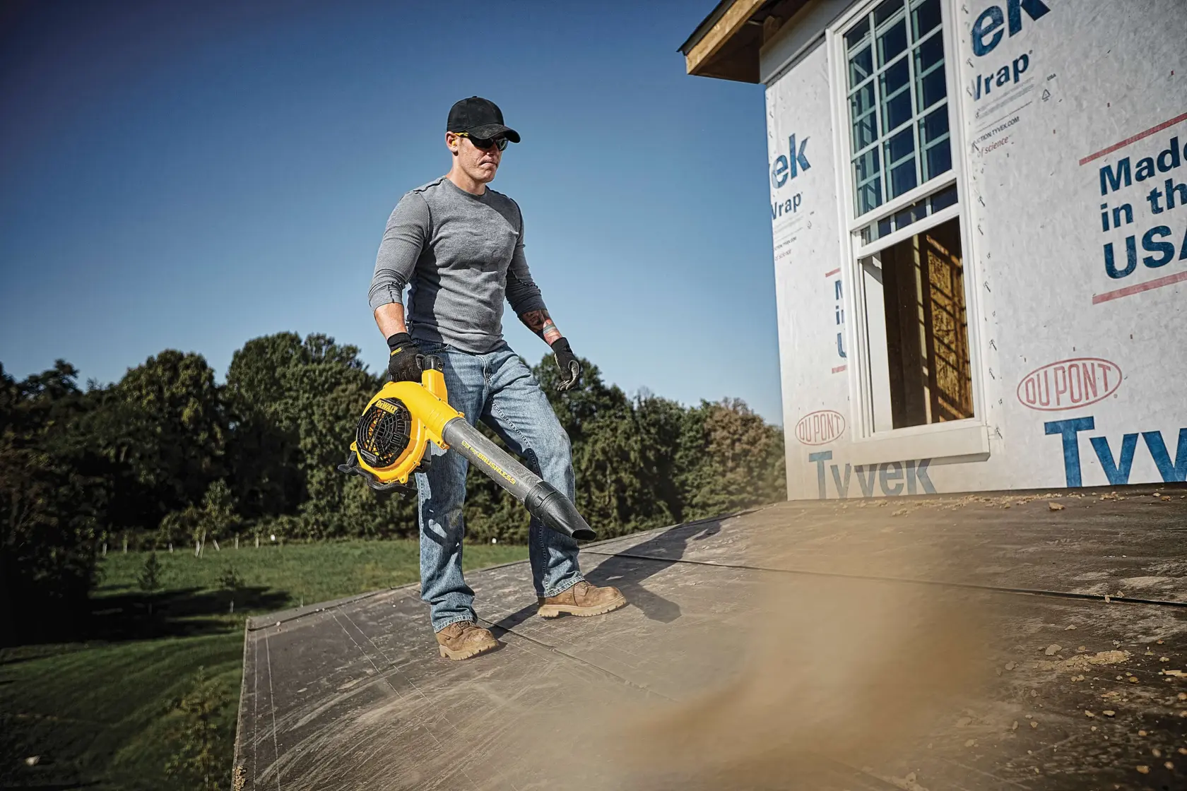 DEWALT® FLEXVOLT 60V MAX* Brushless Cordless Handheld Leaf Blower with (1) 9.0 Ah Battery and Charger