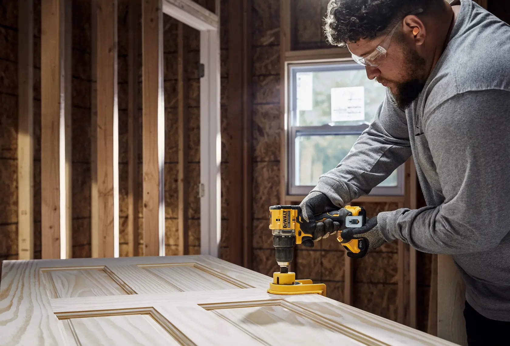 ATOMIC COMPACT SERIES(™) 20V MAX Brushless Drill/Driver drilling into door