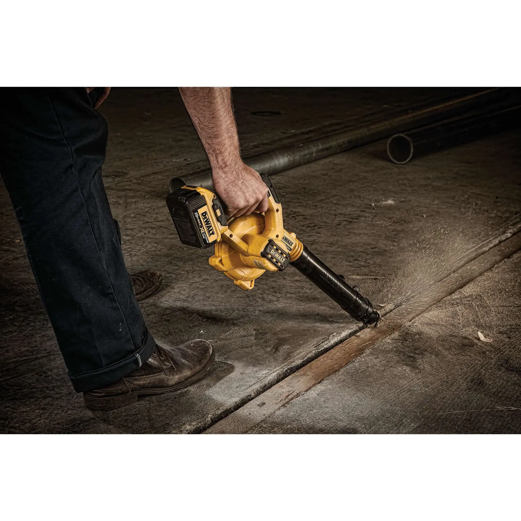 DEWALT® 20V MAX* Cordless Blower for Jobsite with (1) 4.0 Ah Battery and Charger