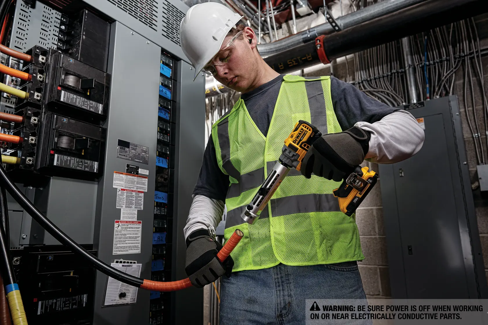 DEWALT® 20V MAX* XR® Cordless Cable Stripper Kit