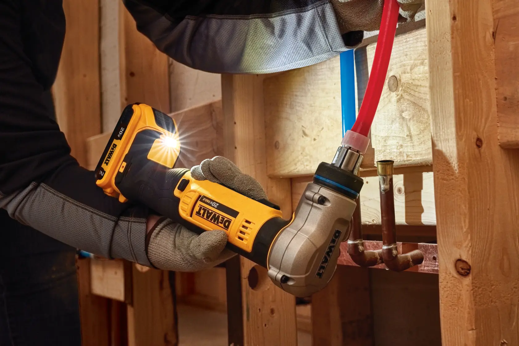 DEWALT® 20V MAX* 1-in. Cordless PEX Expander (Tool Kit)