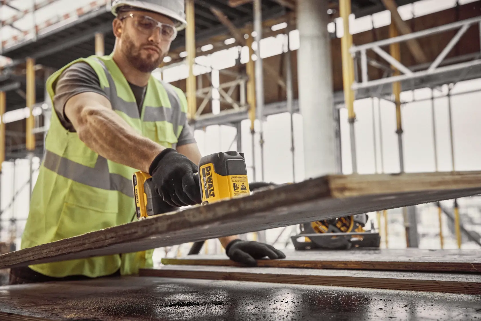 User lifting plywood with DEWALT 20V MAX Grabo Lifter 