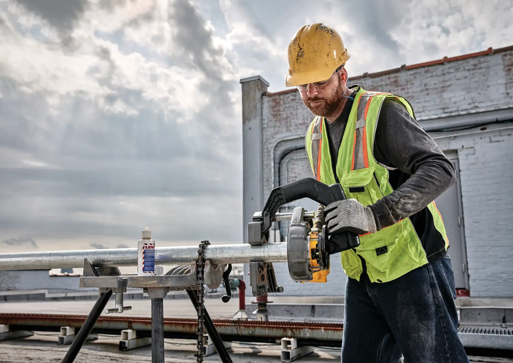 DEWALT® FLEXVOLT 60V MAX* Cordless Pipe Threader Kit