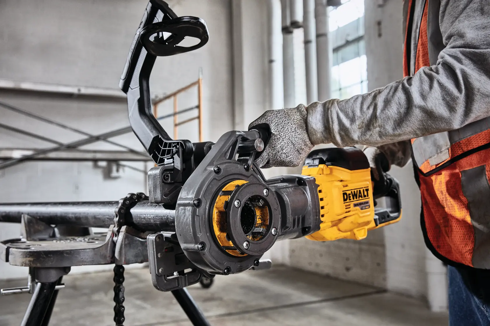 DEWALT® FLEXVOLT 60V MAX* Cordless Pipe Threader Kit