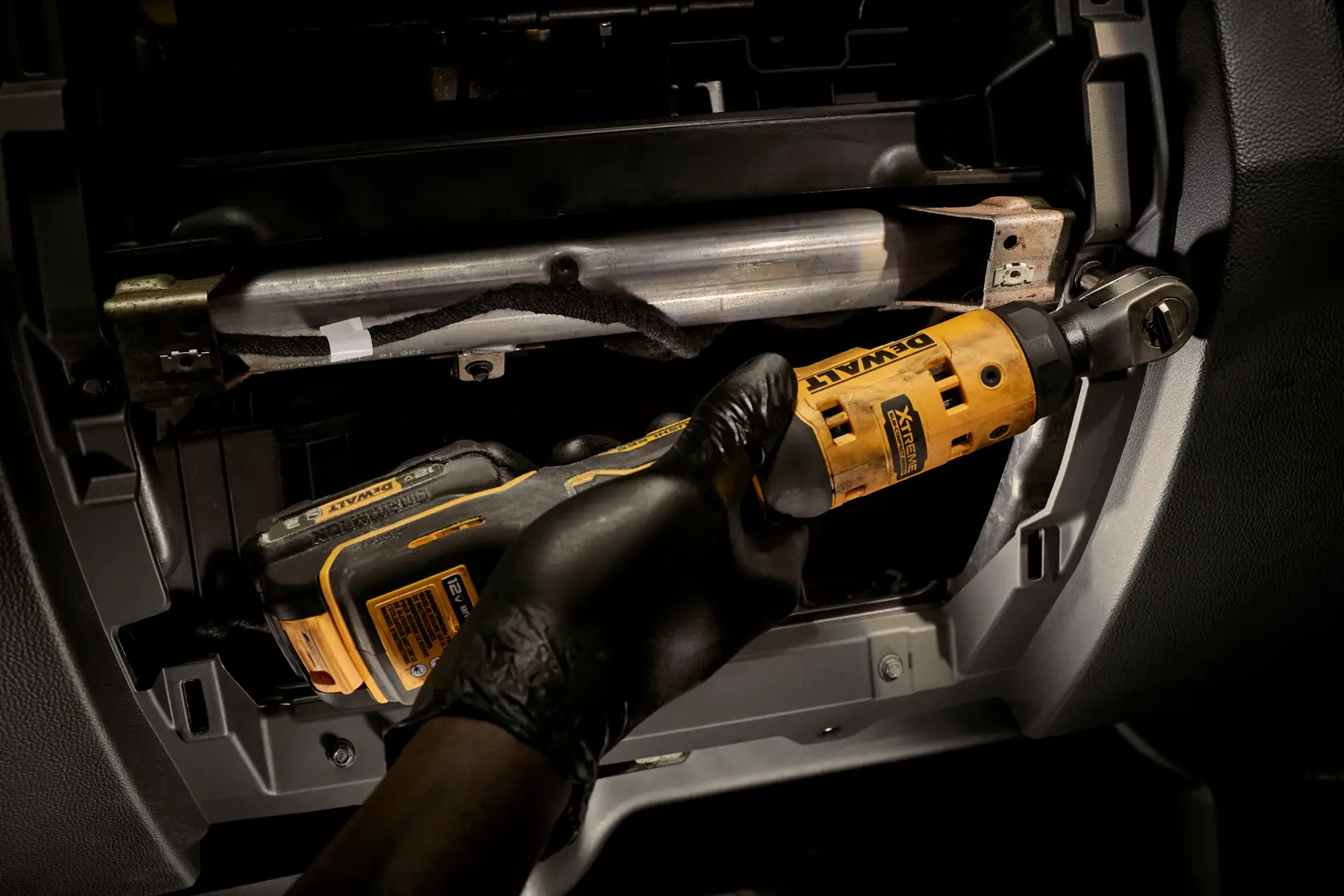 DEWALT® XTREME™ 12V MAX* Brushless 1/4-in. Ratchet Kit