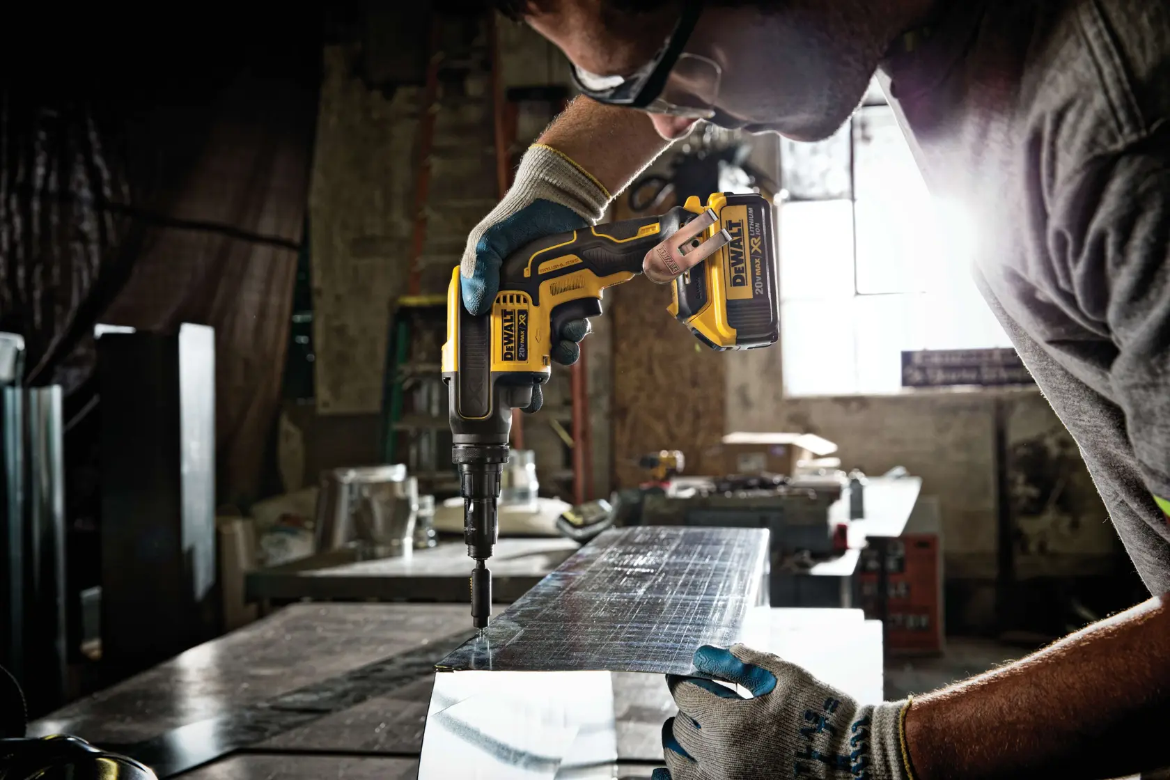 DEWALT® 20V MAX* XR® VERSA-CLUTCH™ Adjustable Torque Screwgun Kit