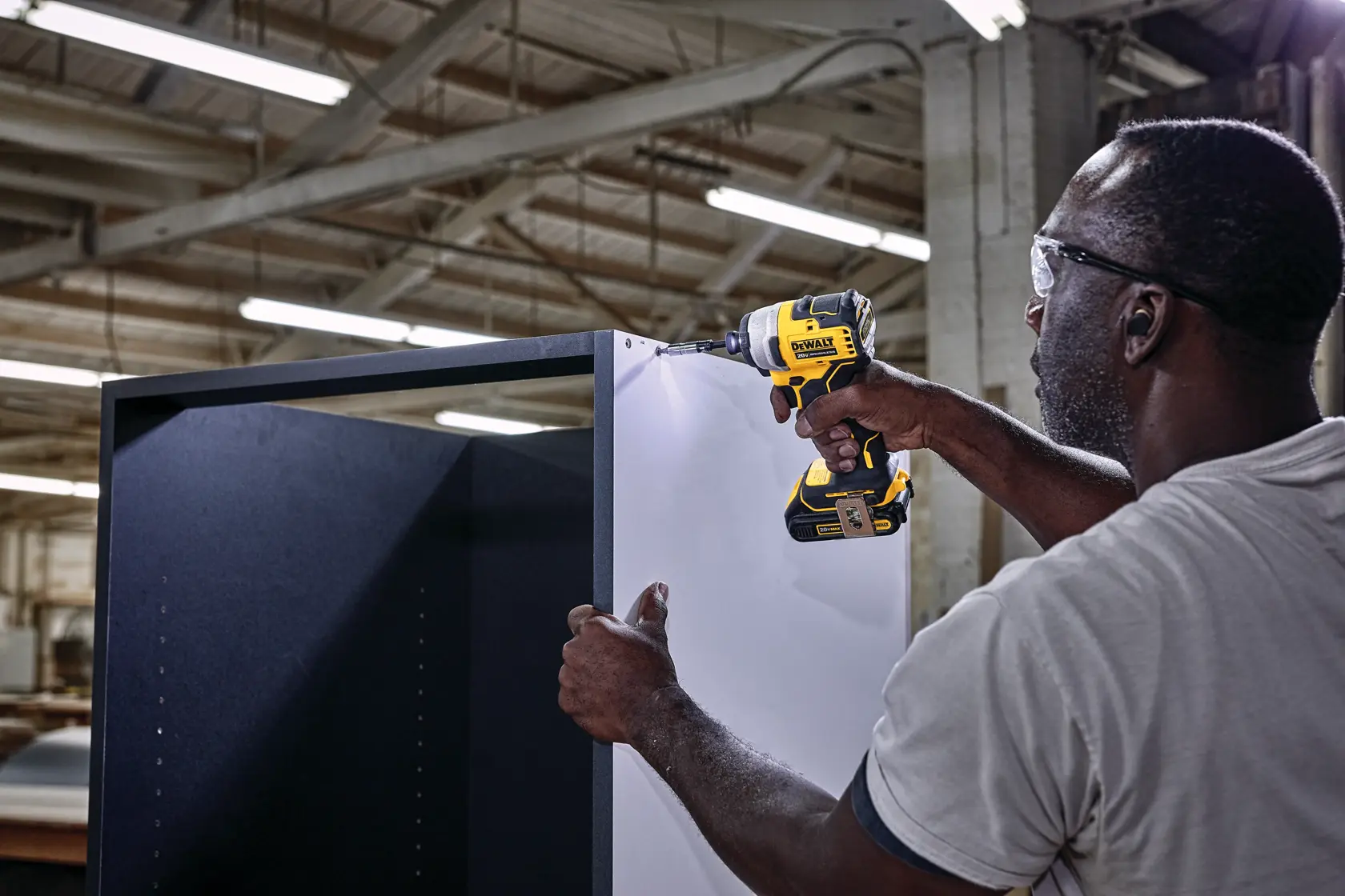 BATTERY NOT INCLUDED