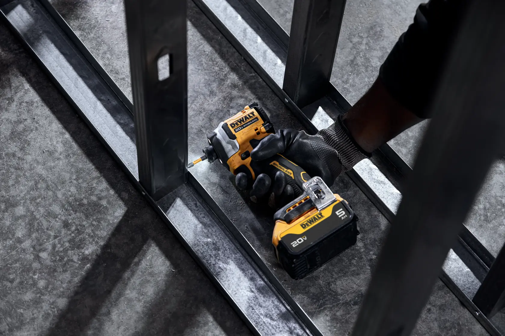 DEWALT® 20V MAX* ATOMIC™ Brushless Cordless 3-Speed 1/4-in. Impact Driver Kit
