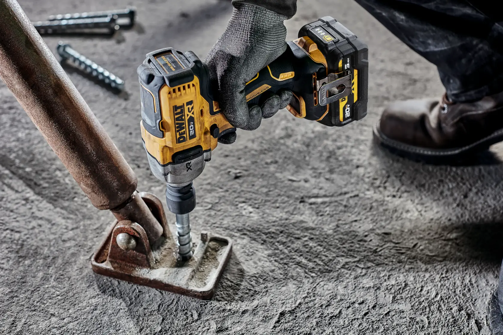 DEWALT® 20V MAX* XR® 1/2-in. Mid-Range Impact Wrench with Hog Ring Anvil and Oil-Resistant Batteries Kit