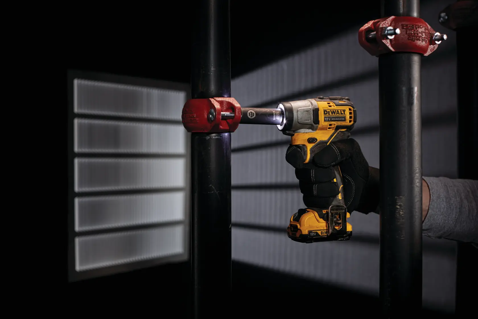 CORDLESS IMPACT WRENCH in action