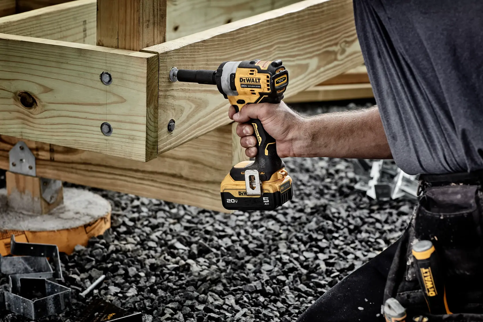 DEWALT® 20V MAX* 1/2-in. Cordless Impact Wrench with Hog Ring Anvil Kit