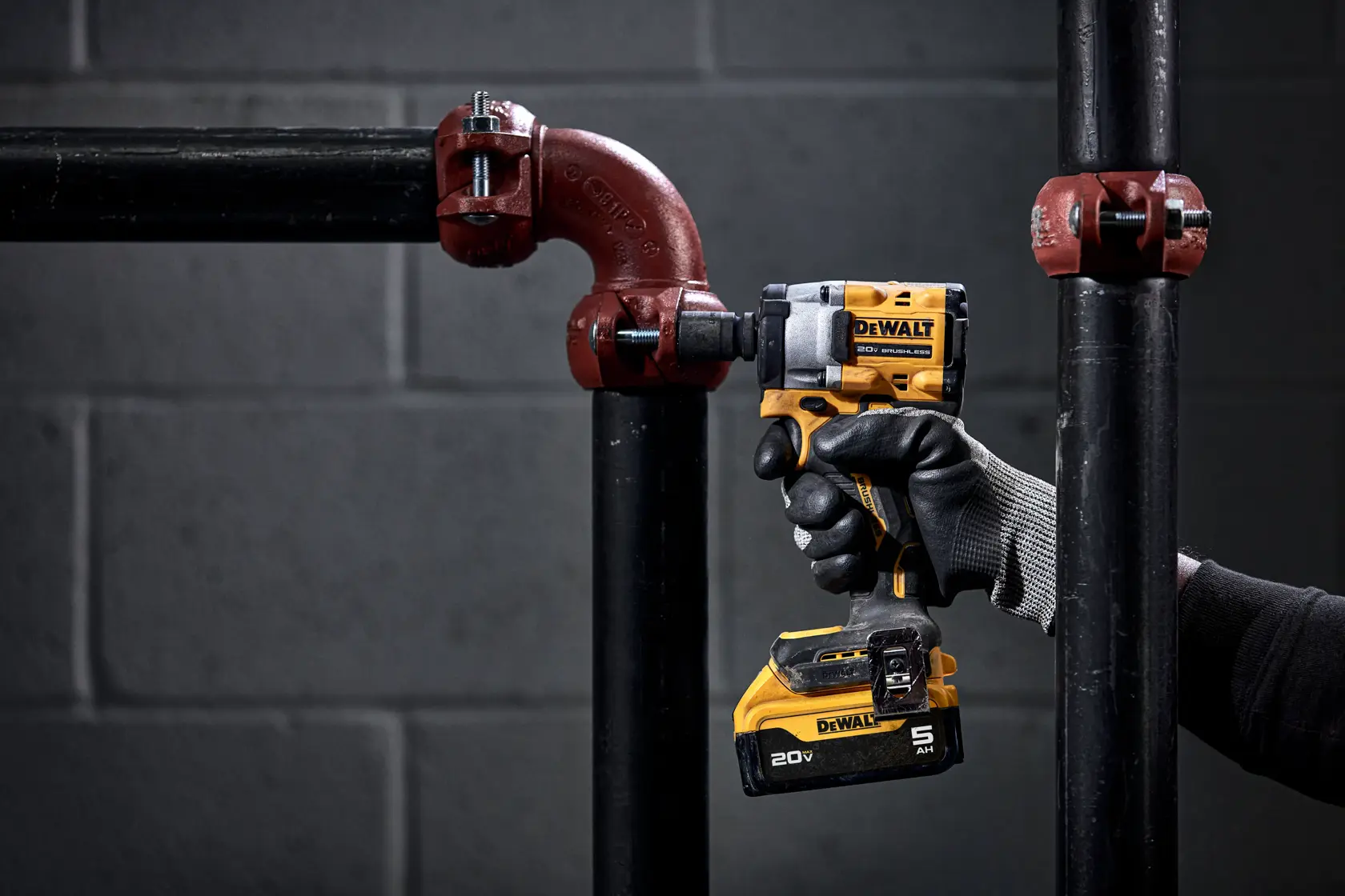 DEWALT® ATOMIC 20V MAX* 1/2-in. Cordless Impact Wrench with Hog Ring Anvil Kit