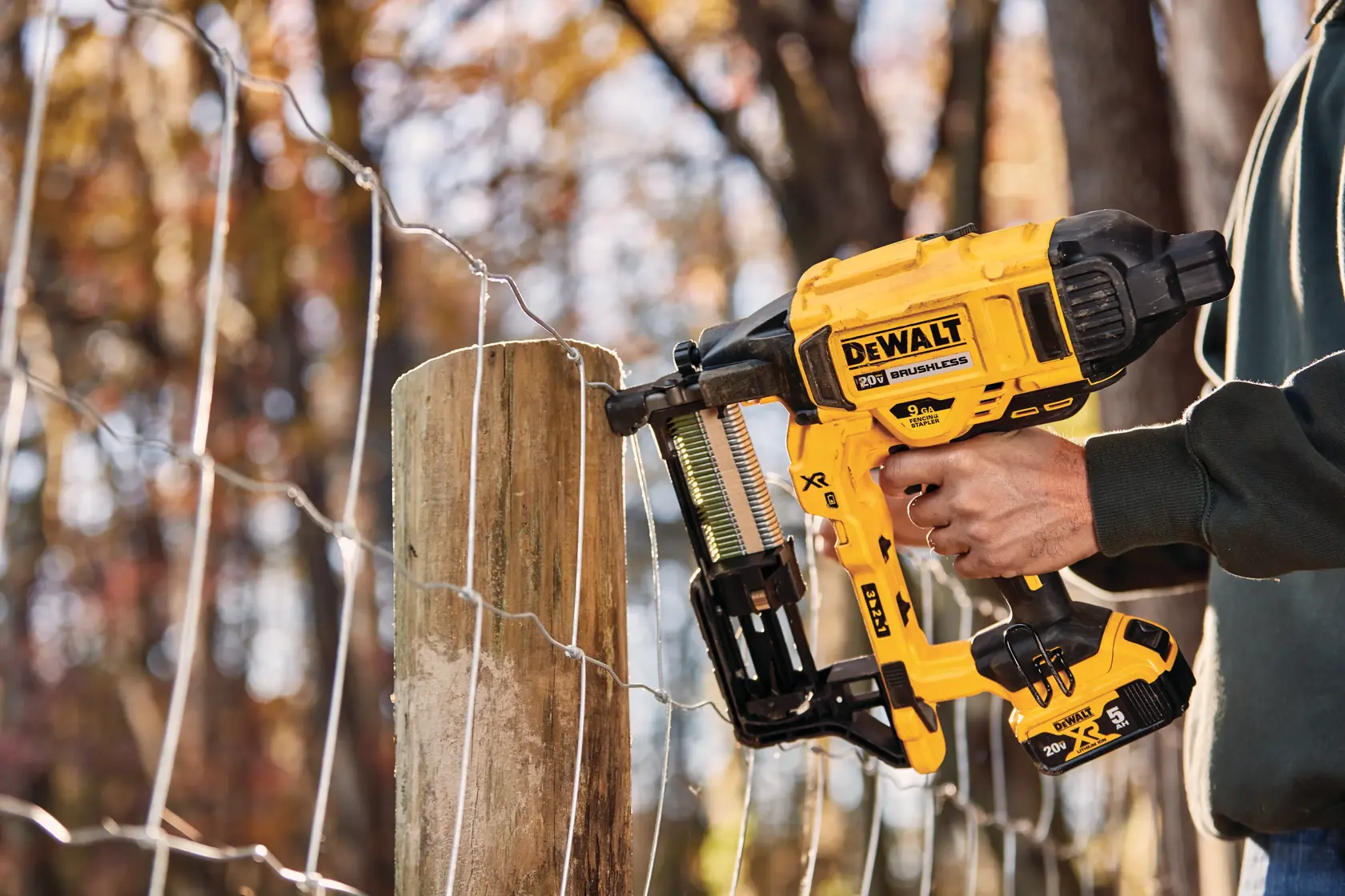 DEWALT® 20V MAX* XR® 9ga Cordless Fencing Stapler (Tool Only)