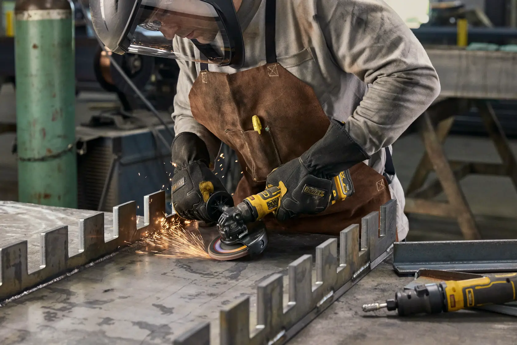 User grinding with ATOMIC™ 20V MAX* 4.5 in. Angle Grinder