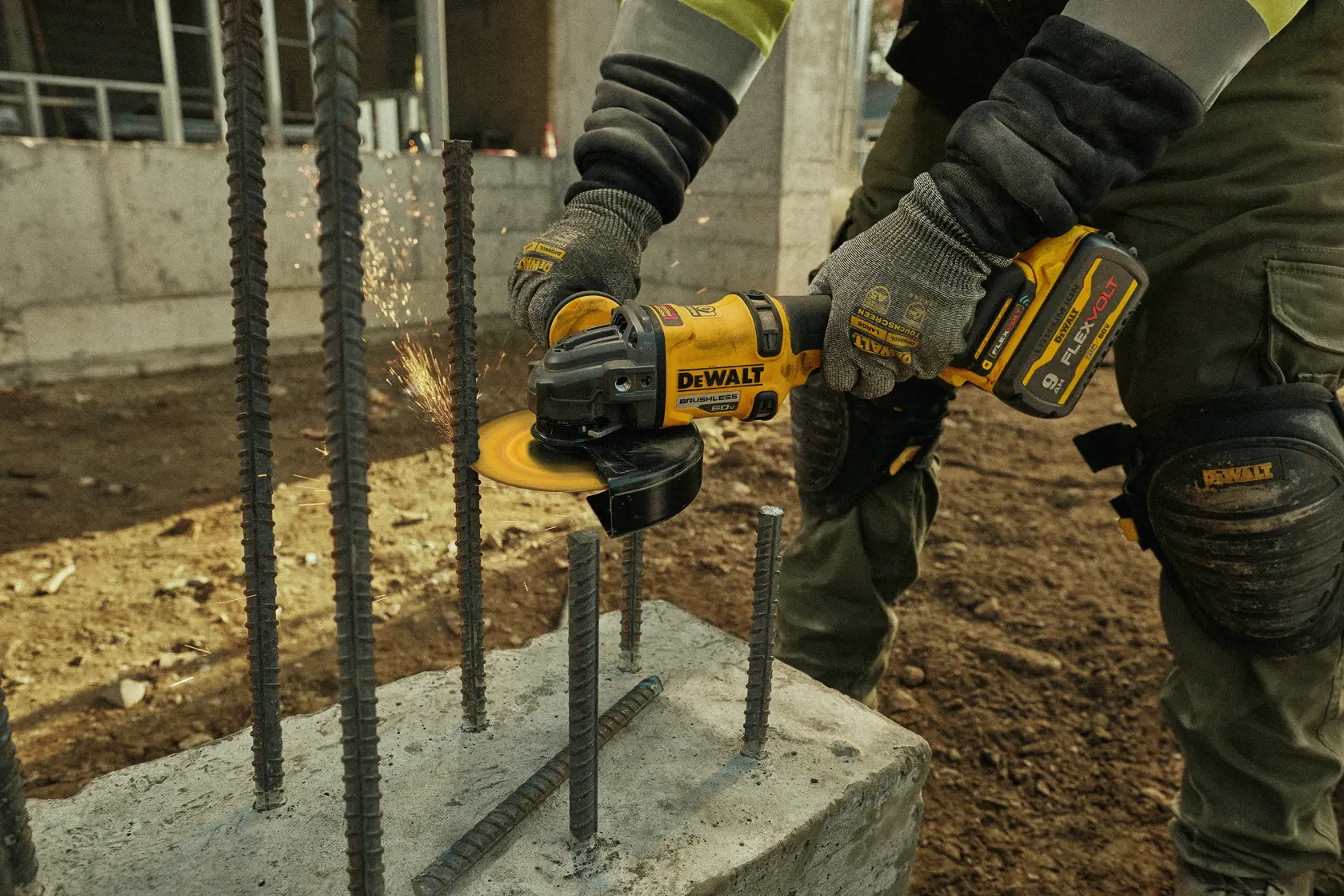 60V MAX* 4-1/2-In. - 6-In. Side Handle Detect Grinder 60V MAX* 4-1/2-In. - 6-In. Side Handle Detect Grinder