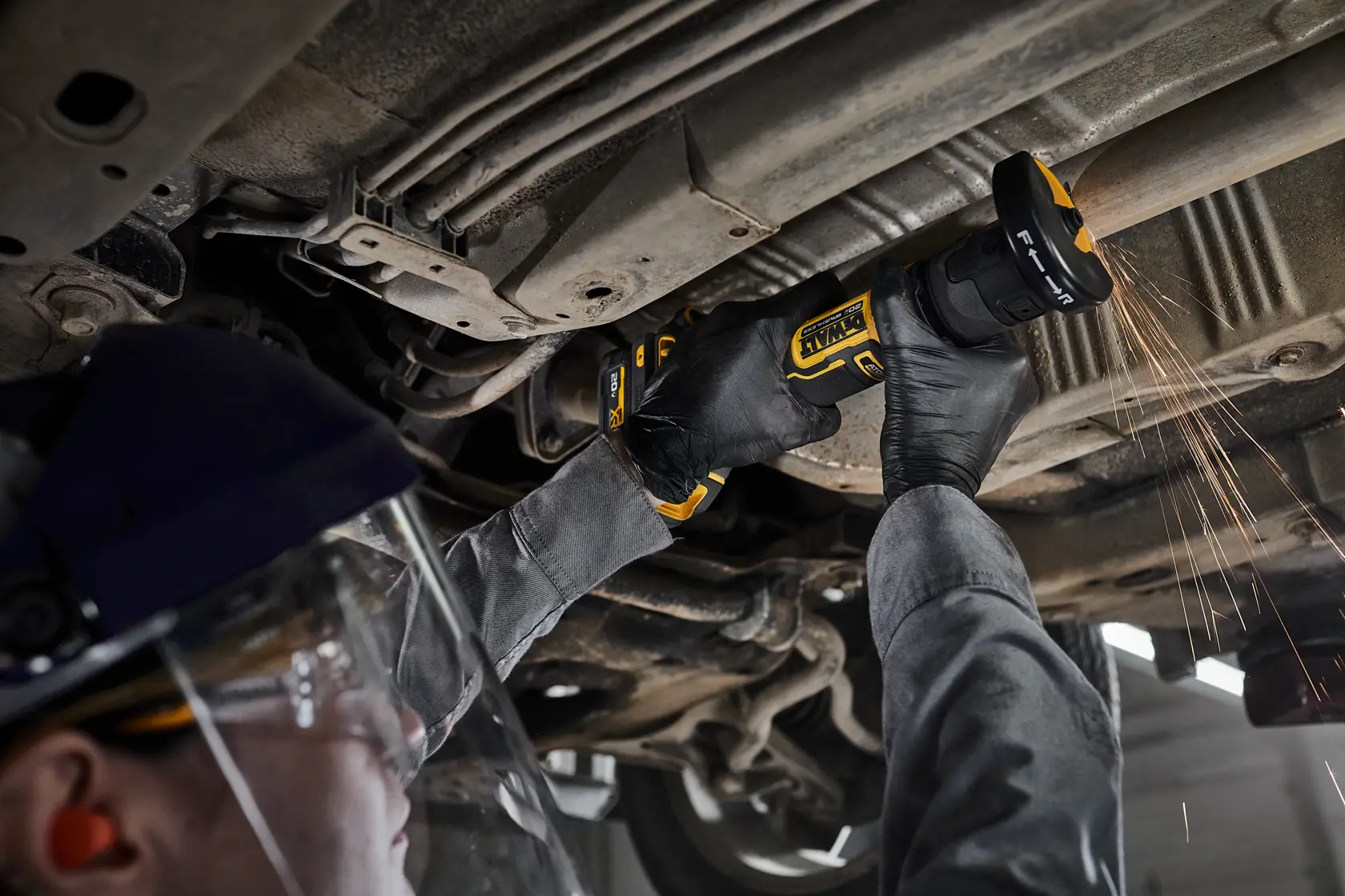 ATOMIC� 20V MAX* 3 in. Cut-Off Tool