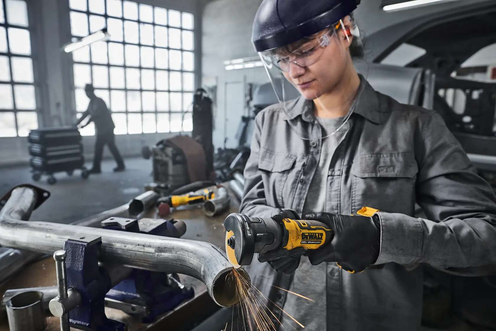 ATOMIC� 20V MAX* 3 in. Cut-Off Tool