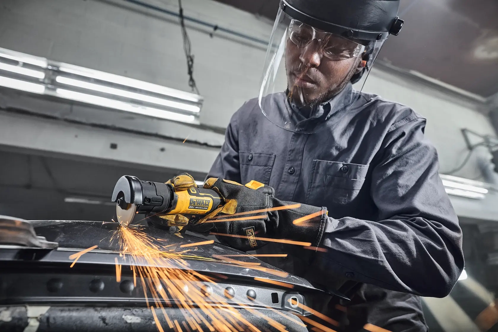 ATOMIC� 20V MAX* 3 in. Cut-Off Tool