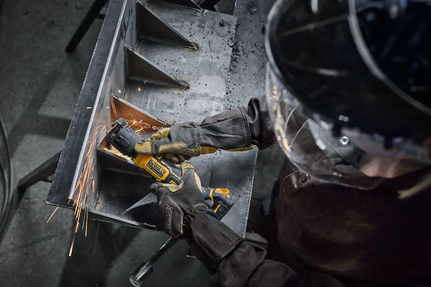 ATOMIC� 20V MAX* 3 in. Cut-Off Tool