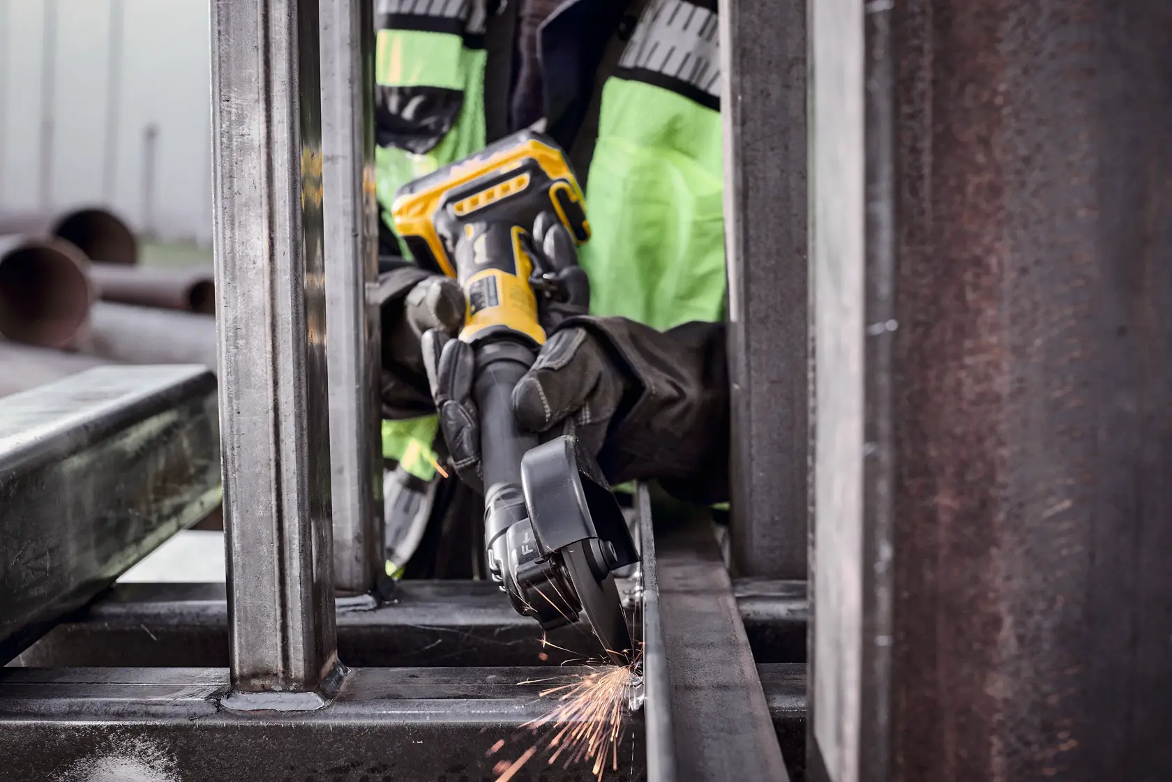 ATOMIC� 20V MAX* 4 in. Extended Cut-Off Tool