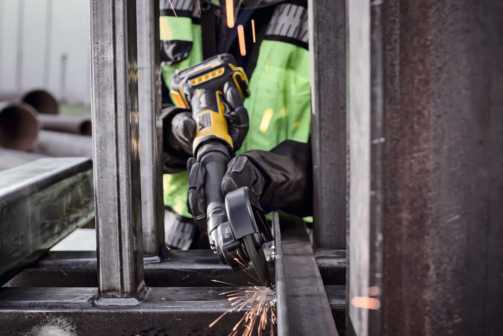 ATOMIC� 20V MAX* 4 in. Extended Cut-Off Tool