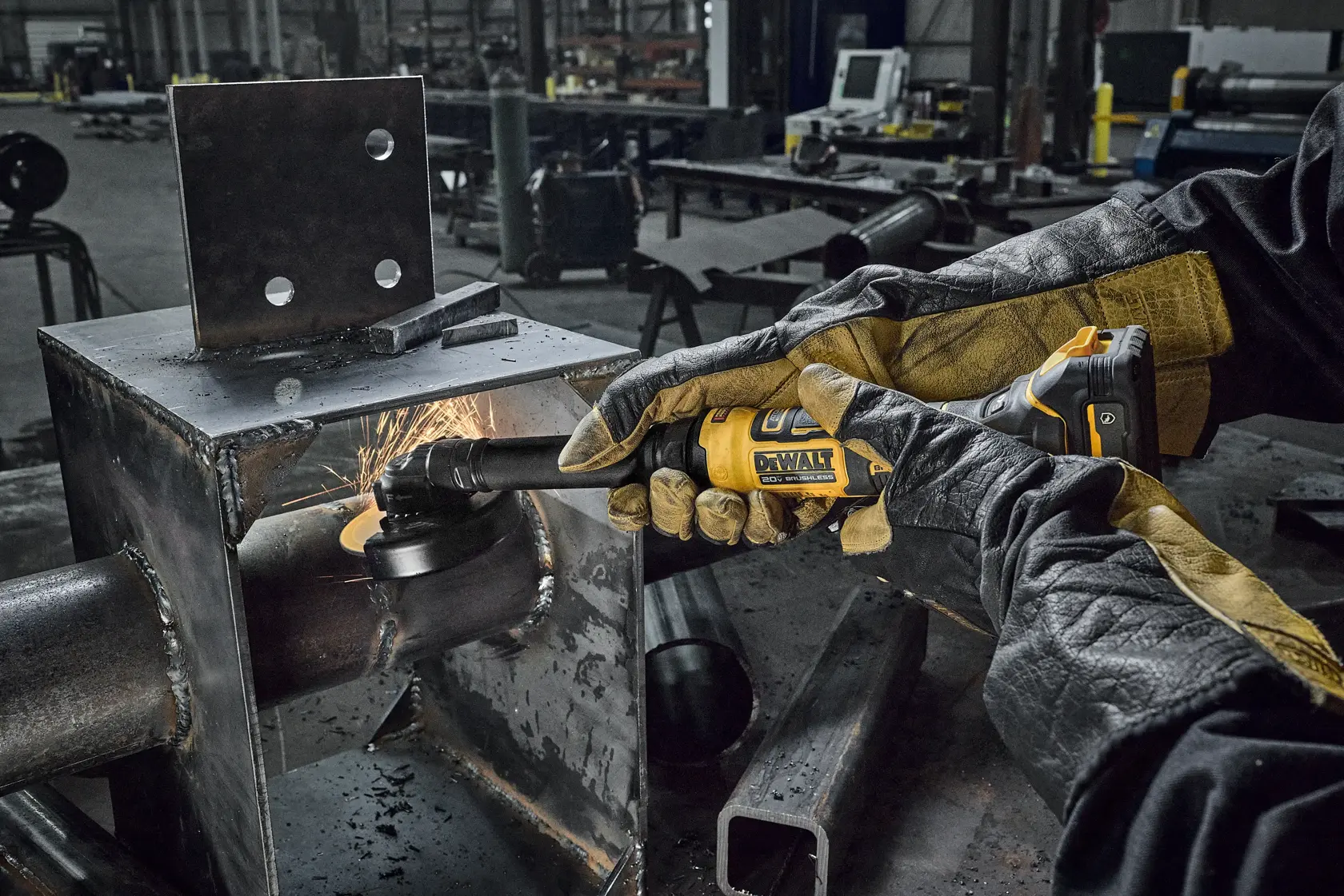 ATOMIC� 20V MAX* 4 in. Extended Cut-Off Tool