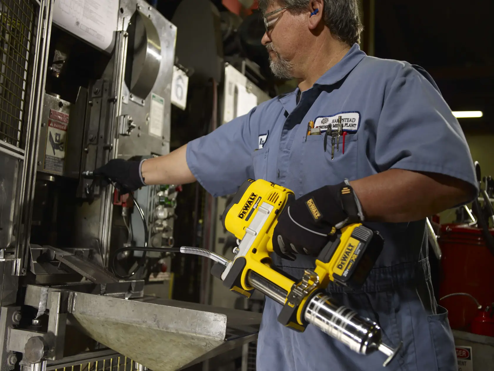 DEWALT® 20V MAX* Grease Gun Kit