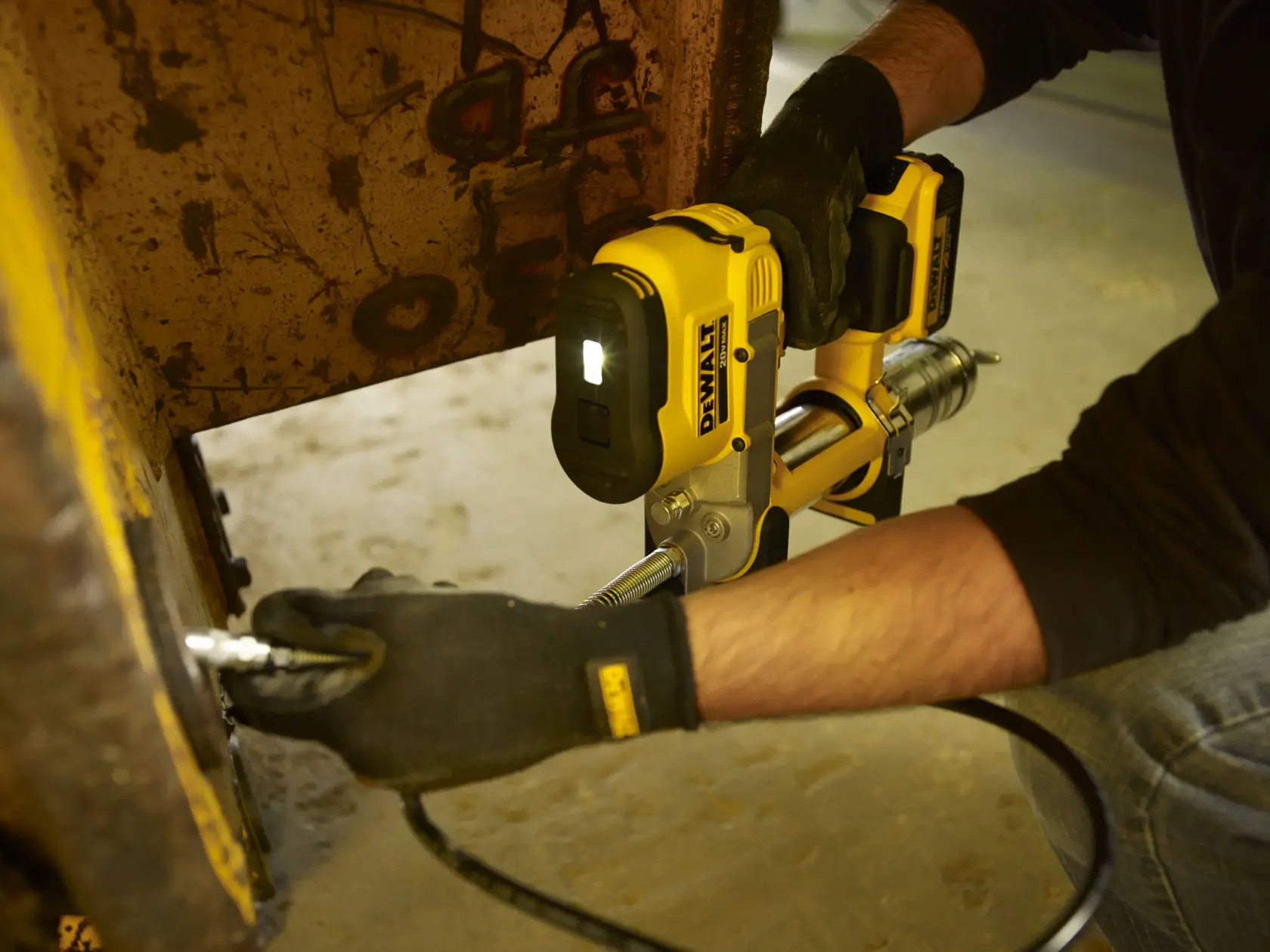 DEWALT® 20V MAX* Grease Gun Kit