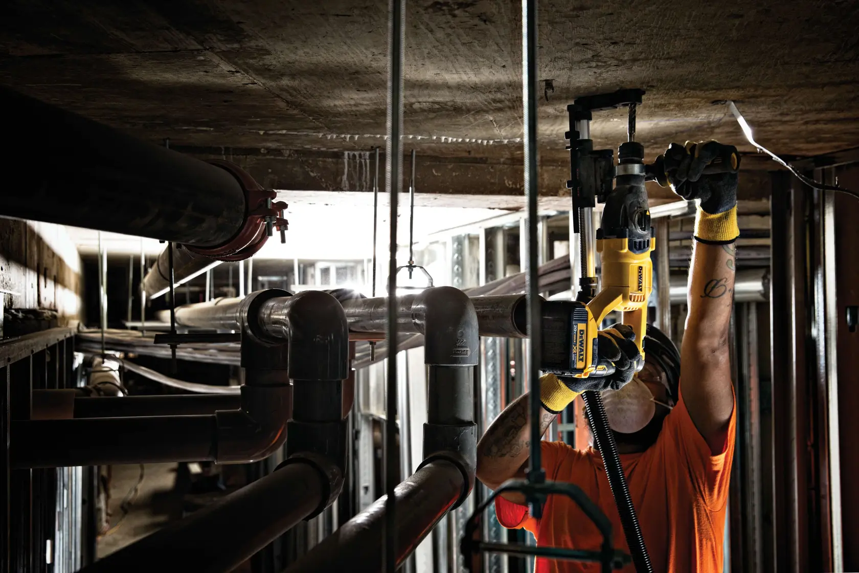 DEWALT® 20V MAX* 1-in. Brushless Cordless SDS PLUS D-Handle Rotary Hammer Kit