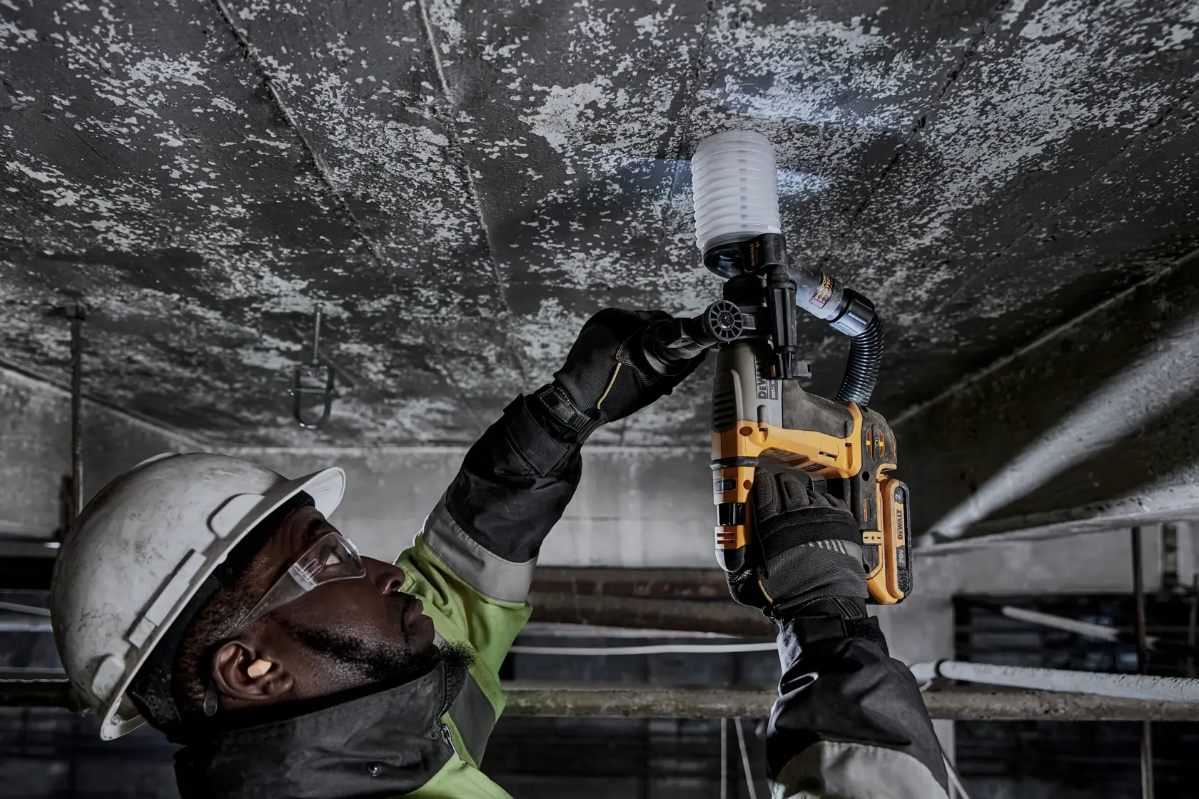 DEWALT® 20V MAX* ATOMIC™ 5/8-in. Brushless Cordless SDS PLUS Rotary Hammer Kit