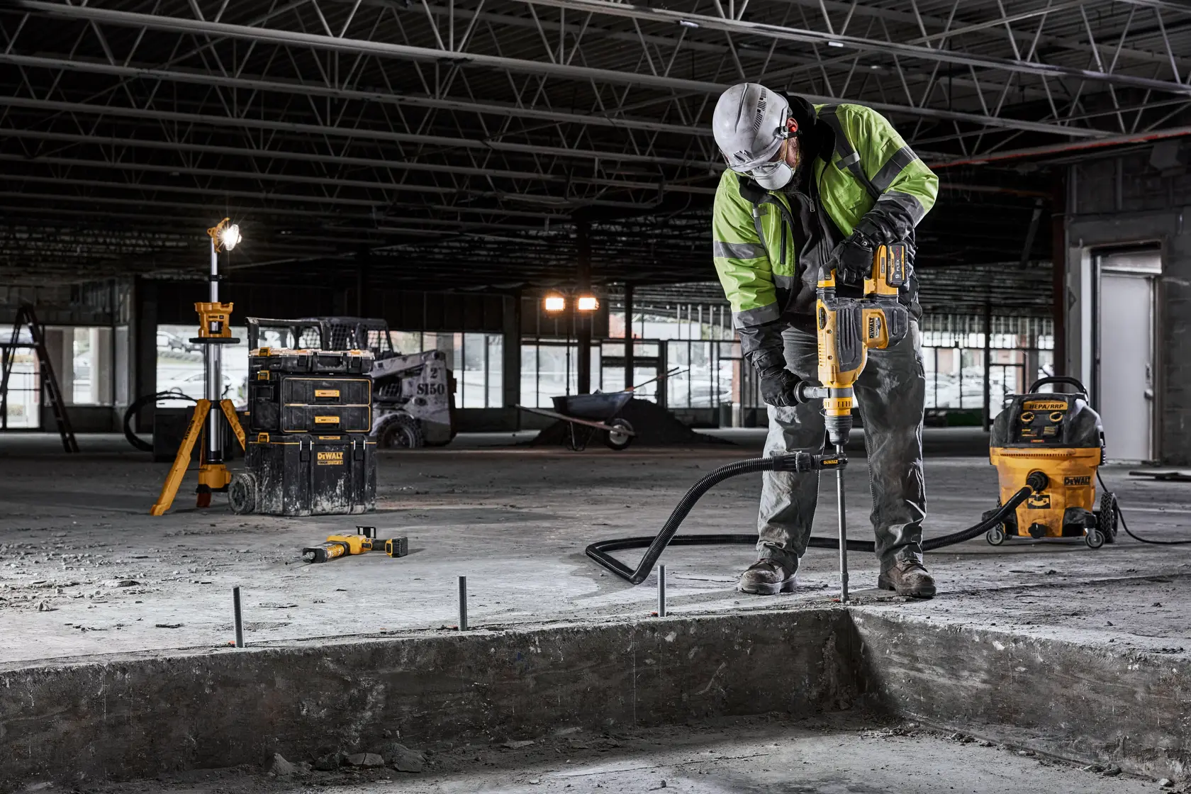 DEWALT® FLEXVOLT 60V MAX* Brushless Cordless 1-7/8-in. (48mm) SDS MAX Combination Rotary Hammer with (2) 9.0 Ah Batteries and Charger