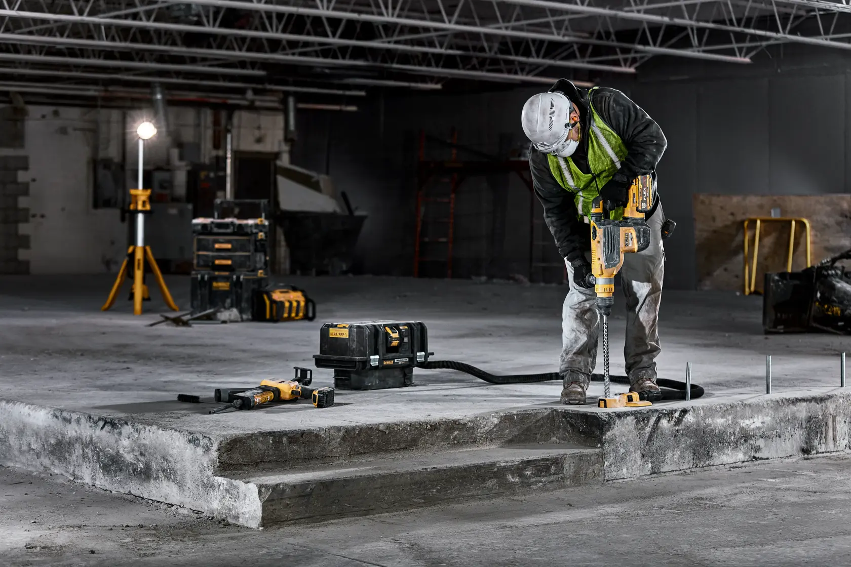 DEWALT® FLEXVOLT 60V MAX* Brushless Cordless 1-7/8-in. (48mm) SDS MAX Combination Rotary Hammer with (2) 9.0 Ah Batteries and Charger