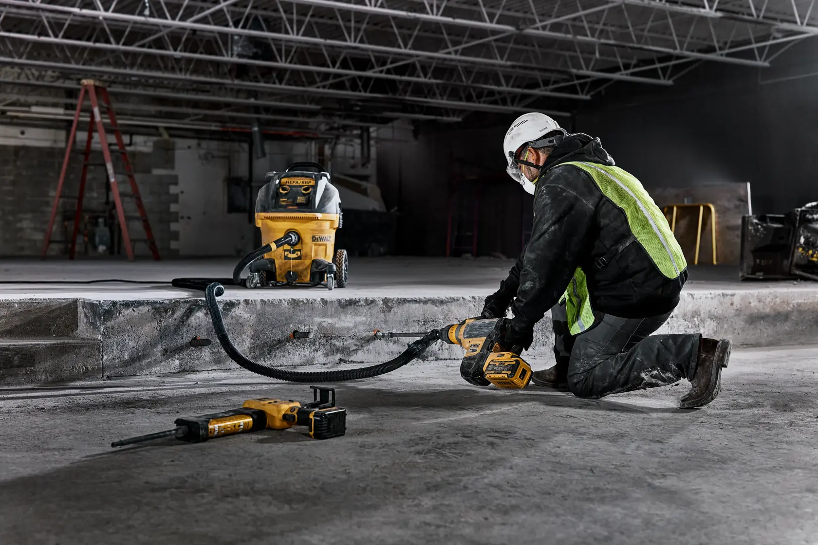 DEWALT® FLEXVOLT 60V MAX* Brushless Cordless 1-7/8-in. (48mm) SDS MAX Combination Rotary Hammer with (2) 9.0 Ah Batteries and Charger