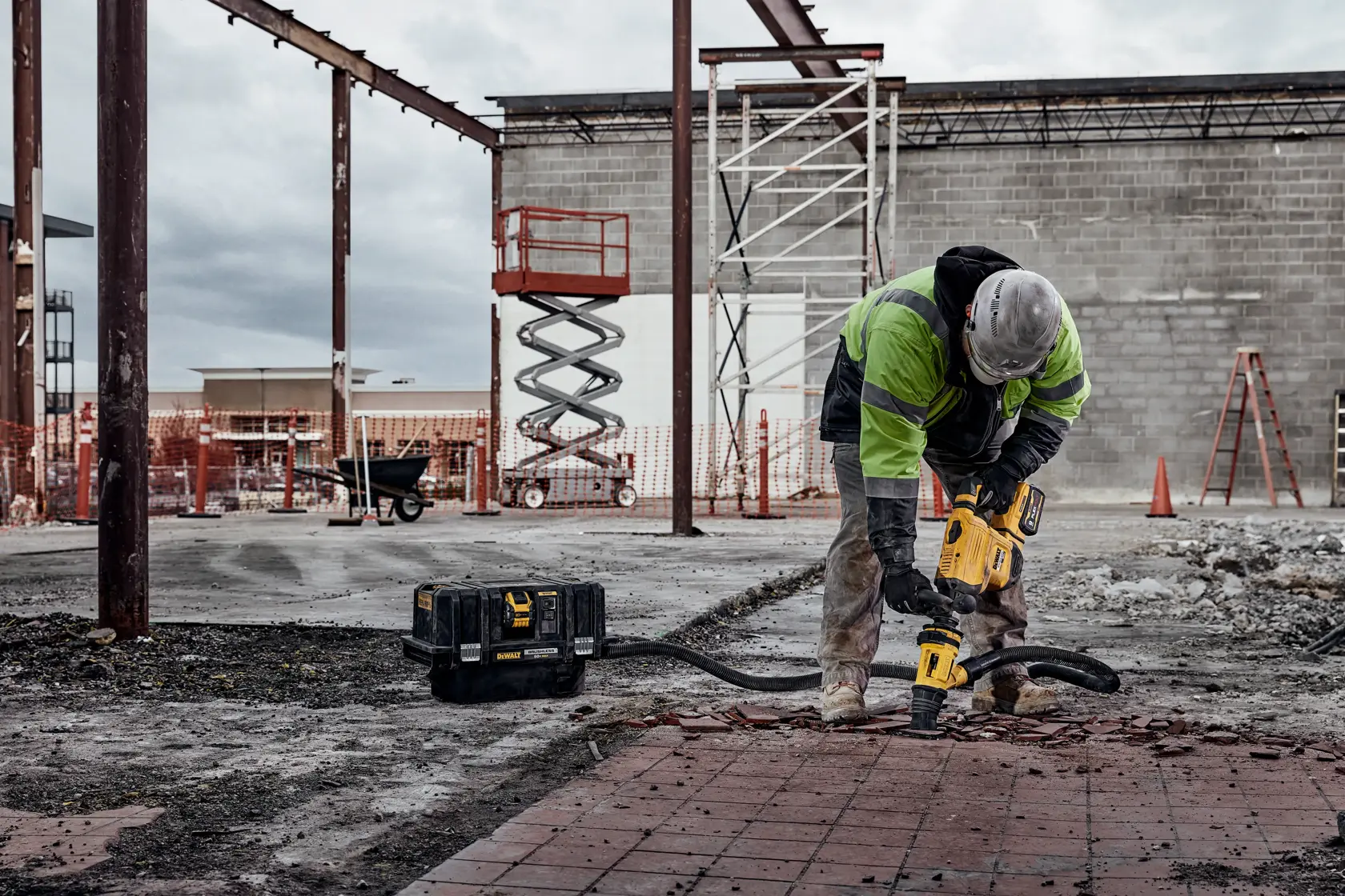 DEWALT® FLEXVOLT 60V MAX* Cordless 15 lb. 3/4-in. (19mm) SDS Max Chipping Hammer with (1) 9.0 Ah Battery and Charger