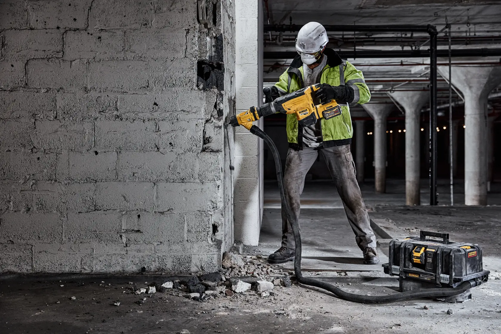 DEWALT® 60V MAX* 22 lb Cordless SDS MAX Chipping Hammer Kit