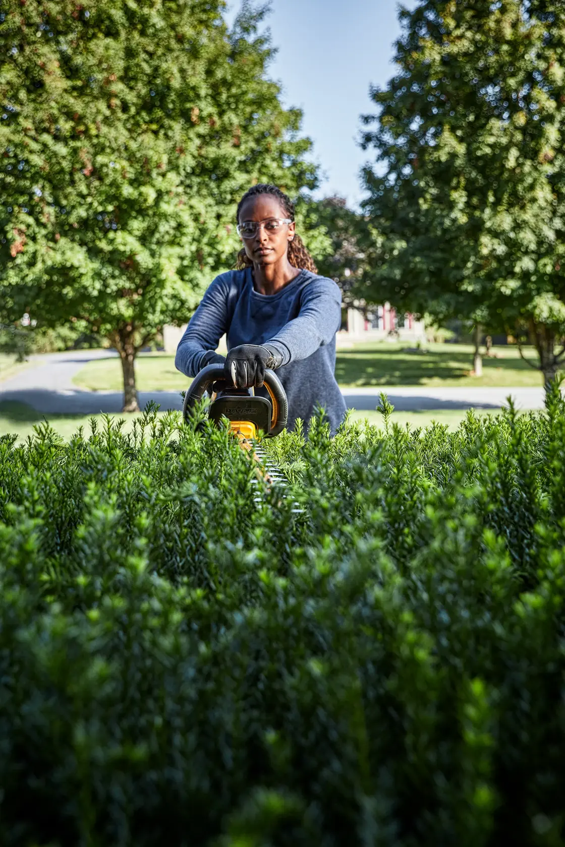DEWALT® 60V MAX* 26-in. Brushless Cordless Hedge Trimmer Kit