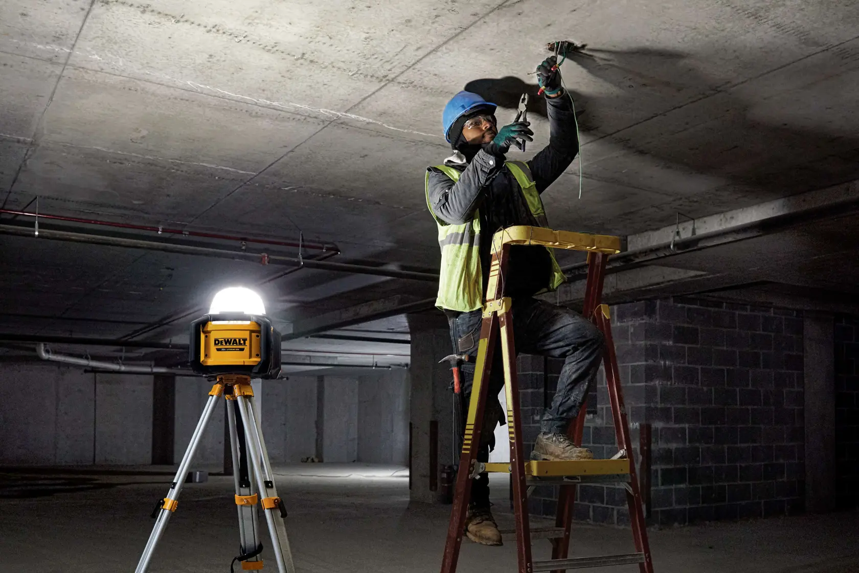 DEWALT® Tool Connect™ 20V MAX* All-Purpose Cordless Work Light (Tool Only)