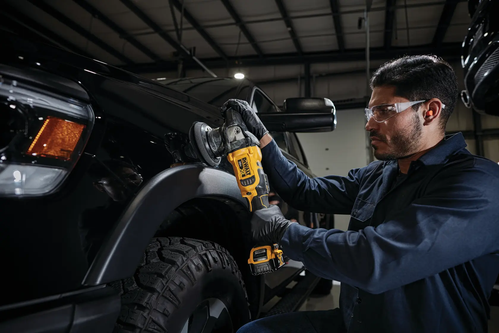 DEWALT® 20V MAX* XR® 5-in. Cordless Variable-Speed Random Orbit Polisher Kit