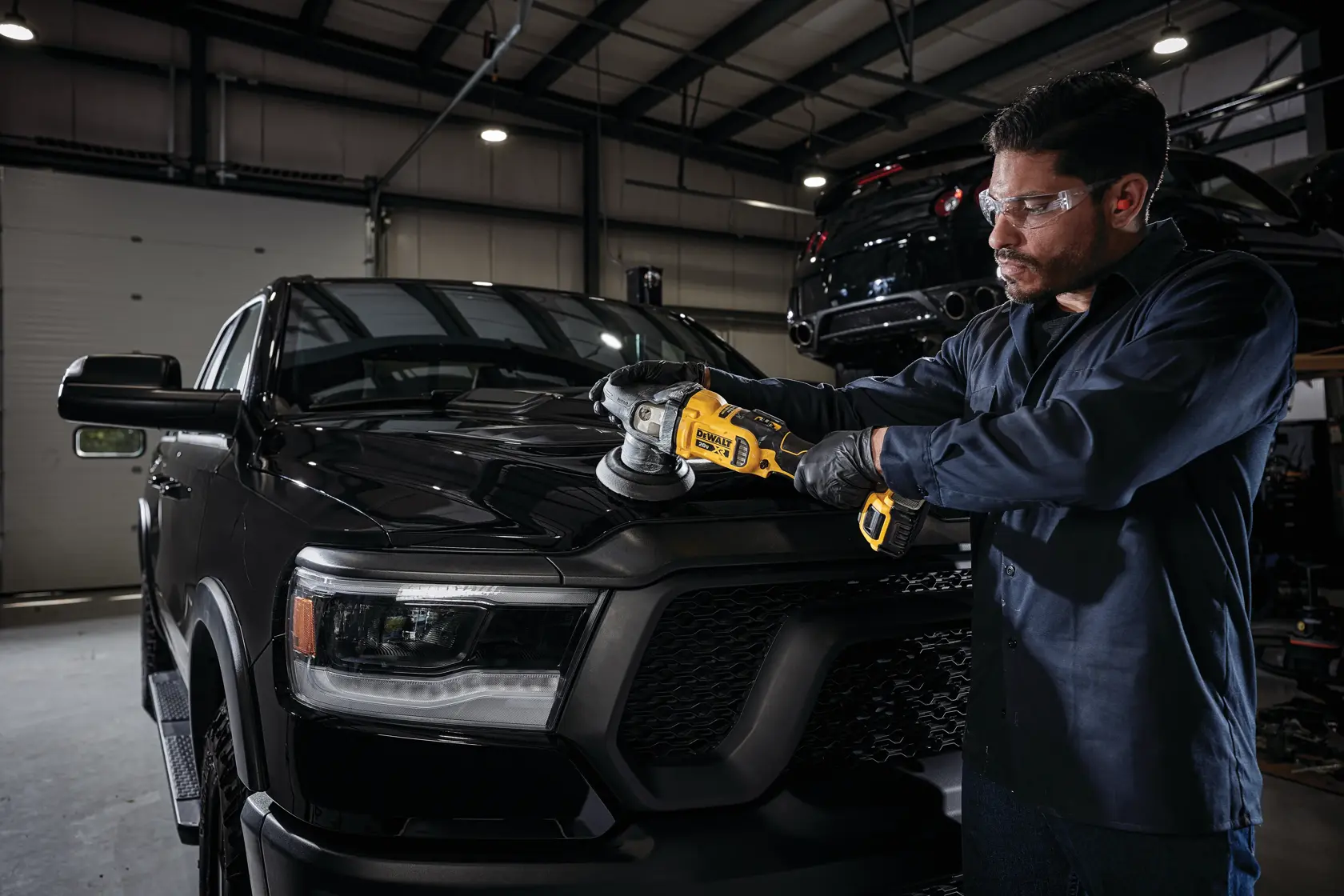 DEWALT® 20V MAX* XR® 5-in. Cordless Variable-Speed Random Orbit Polisher Kit